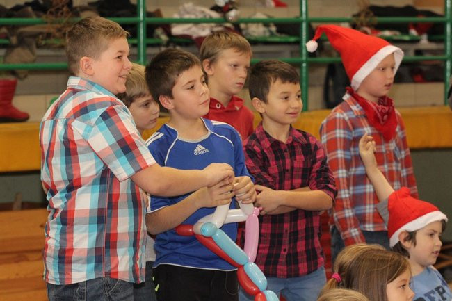 Święty Mikołaj już odwiedza dzieci (zdjęcia)