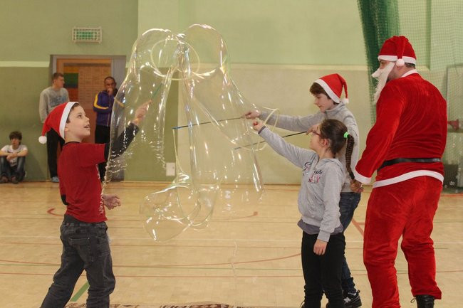 Święty Mikołaj już odwiedza dzieci (zdjęcia)