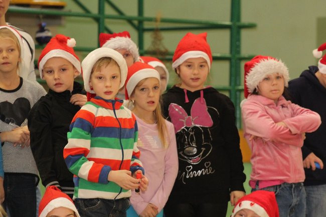 Święty Mikołaj już odwiedza dzieci (zdjęcia)