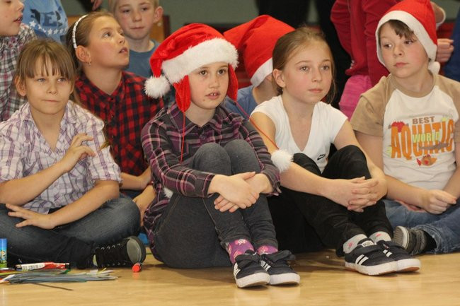 Święty Mikołaj już odwiedza dzieci (zdjęcia)