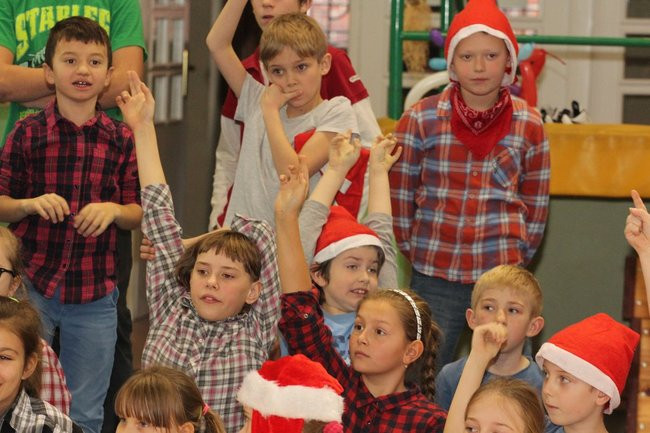 Święty Mikołaj już odwiedza dzieci (zdjęcia)