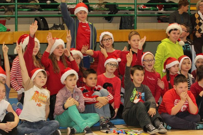 Święty Mikołaj już odwiedza dzieci (zdjęcia)