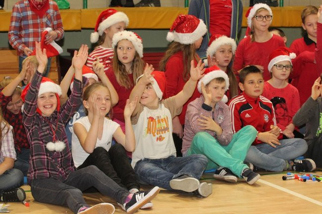 Święty Mikołaj już odwiedza dzieci (zdjęcia)