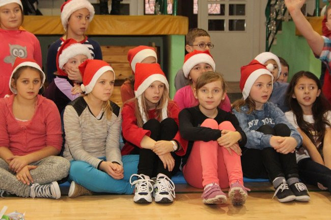 Święty Mikołaj już odwiedza dzieci (zdjęcia)