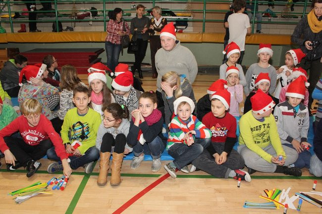 Święty Mikołaj już odwiedza dzieci (zdjęcia)