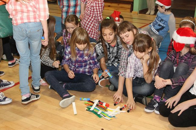 Święty Mikołaj już odwiedza dzieci (zdjęcia)