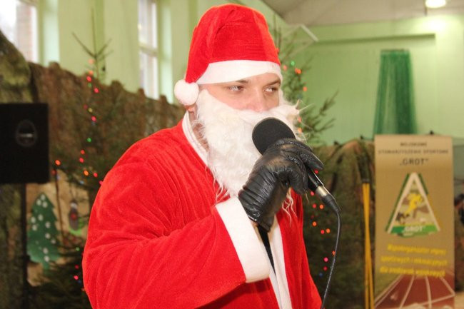 Święty Mikołaj już odwiedza dzieci (zdjęcia)