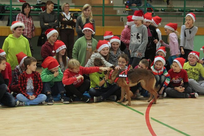Święty Mikołaj już odwiedza dzieci (zdjęcia)