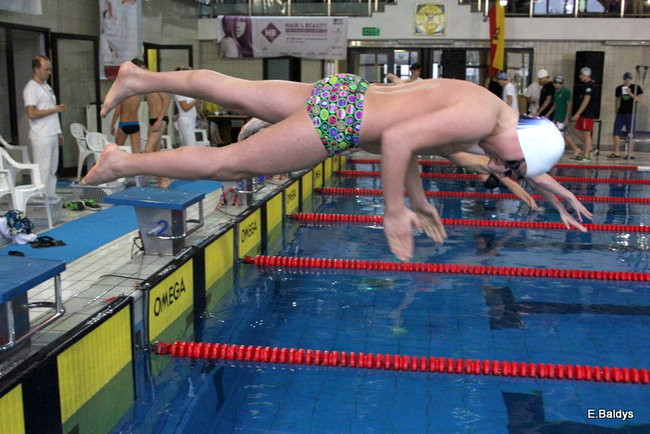 Pływali w Lesznie ( zdjęcia )