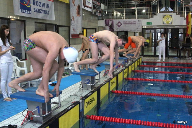 Pływali w Lesznie ( zdjęcia )