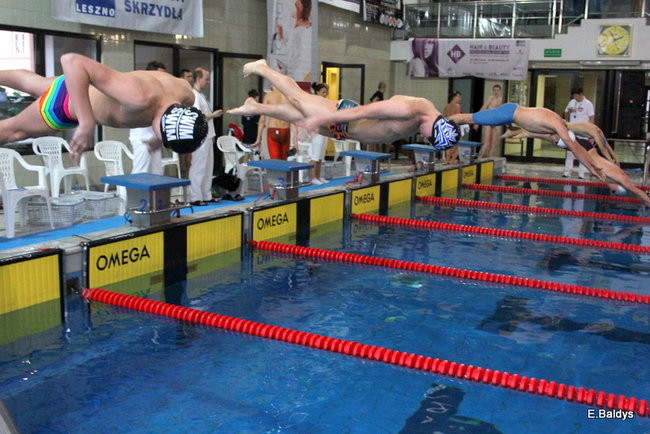 Pływali w Lesznie ( zdjęcia )