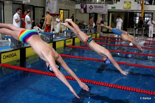 Pływali w Lesznie ( zdjęcia )