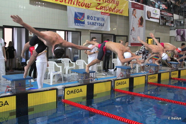 Pływali w Lesznie ( zdjęcia )