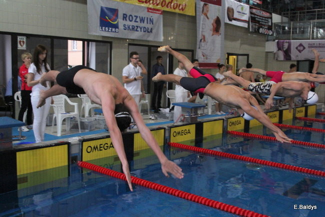 Pływali w Lesznie ( zdjęcia )