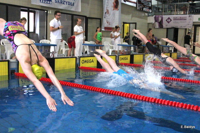 Pływali w Lesznie ( zdjęcia )