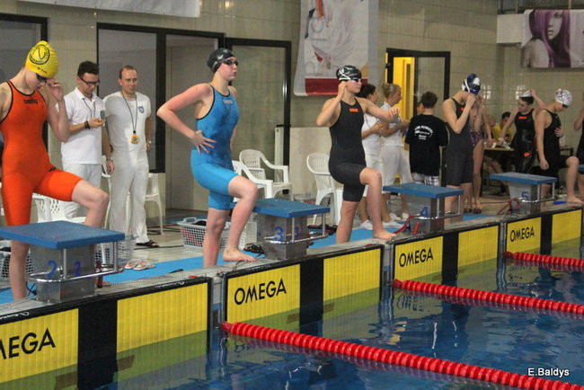 Pływali w Lesznie ( zdjęcia )