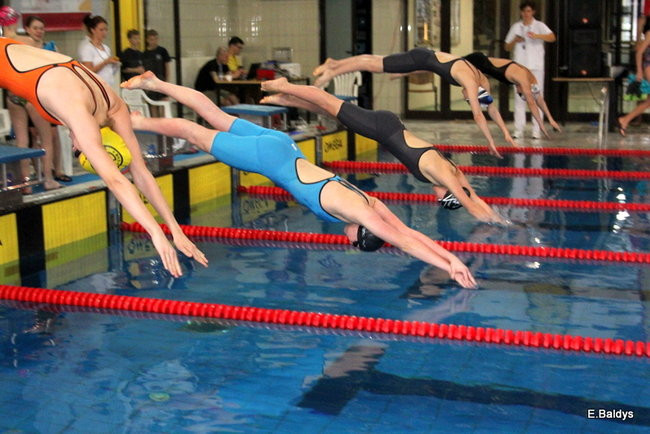 Pływali w Lesznie ( zdjęcia )