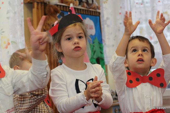 Pasowanie Biedronek w PM 8 (zdjęcia)