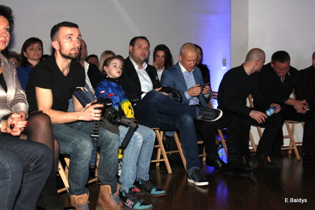 Latające modelki tylko w Lesznie (zdjęcia)