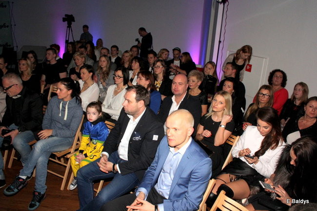 Latające modelki tylko w Lesznie (zdjęcia)