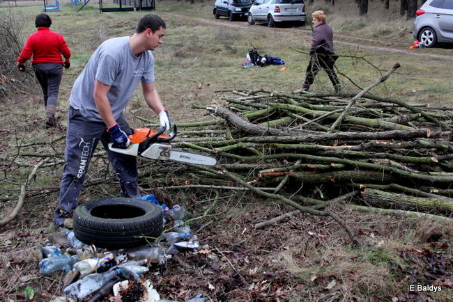 Posprzątali cmentarz ewangelicki (zdjęcia)