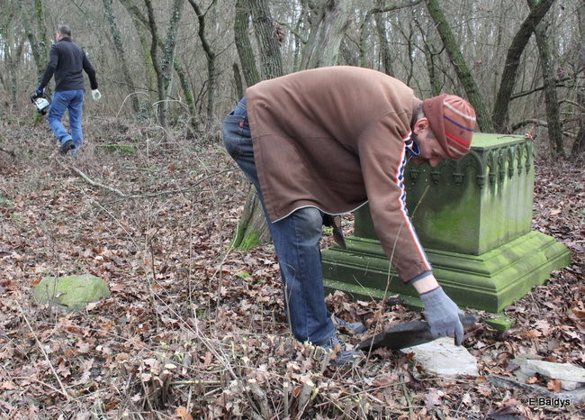 Posprzątali cmentarz ewangelicki (zdjęcia)