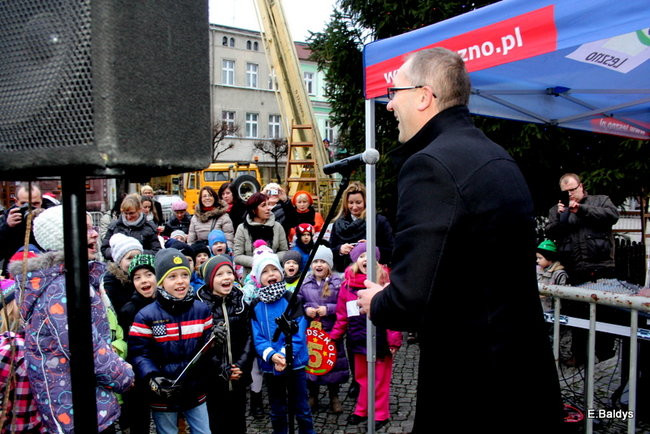 Choinka na rynku przybrana (zdjęcia)