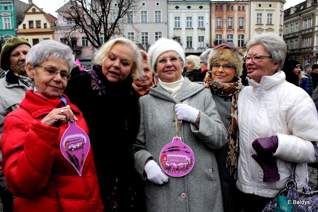 Choinka na rynku przybrana (zdjęcia)