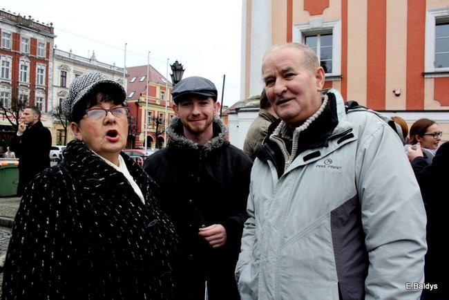 Choinka na rynku przybrana (zdjęcia)