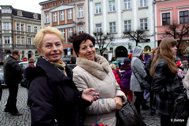 Choinka na rynku przybrana (zdjęcia)