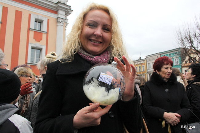 Choinka na rynku przybrana (zdjęcia)