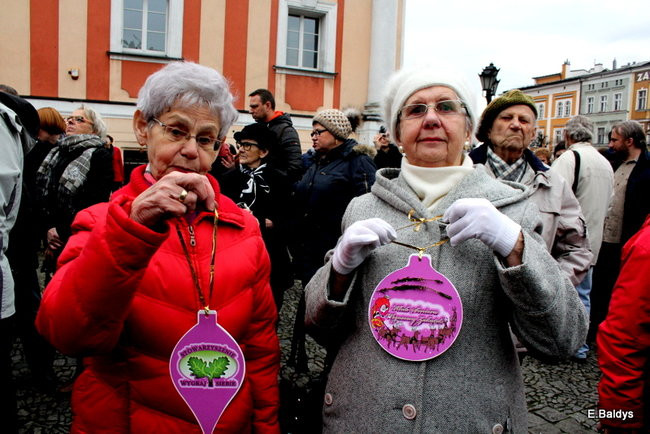 Choinka na rynku przybrana (zdjęcia)