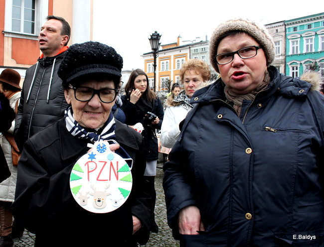 Choinka na rynku przybrana (zdjęcia)