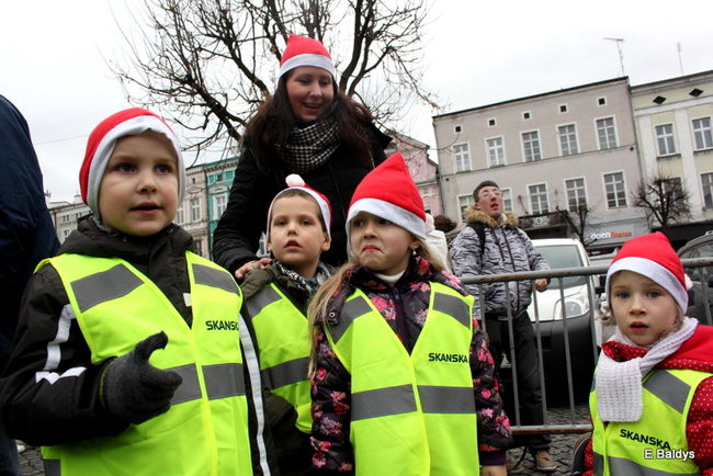 Choinka na rynku przybrana (zdjęcia)