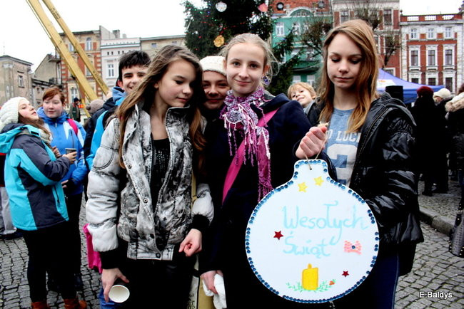 Choinka na rynku przybrana (zdjęcia)