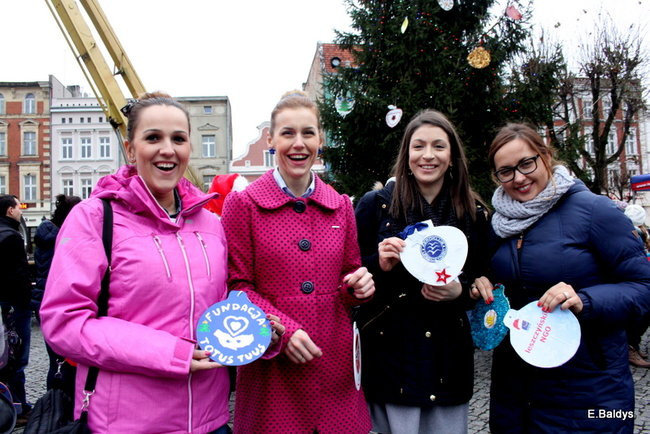 Choinka na rynku przybrana (zdjęcia)