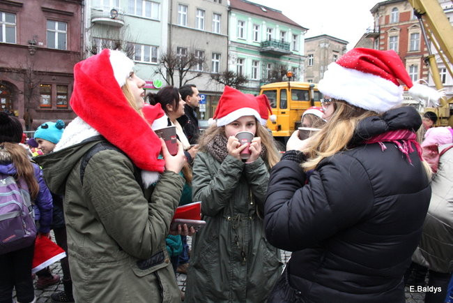 Choinka na rynku przybrana (zdjęcia)