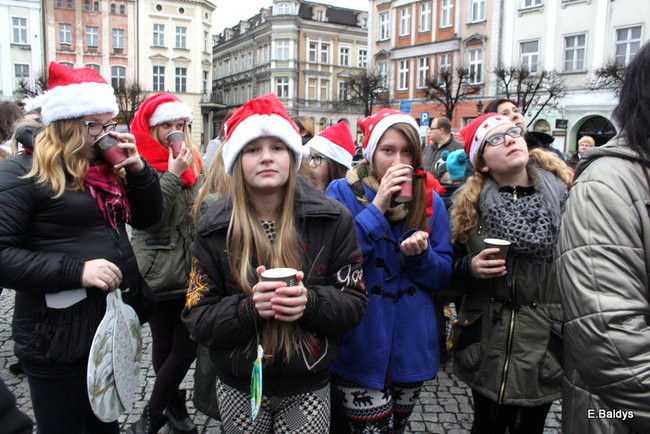 Choinka na rynku przybrana (zdjęcia)