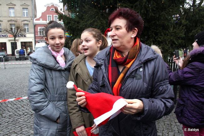 Choinka na rynku przybrana (zdjęcia)