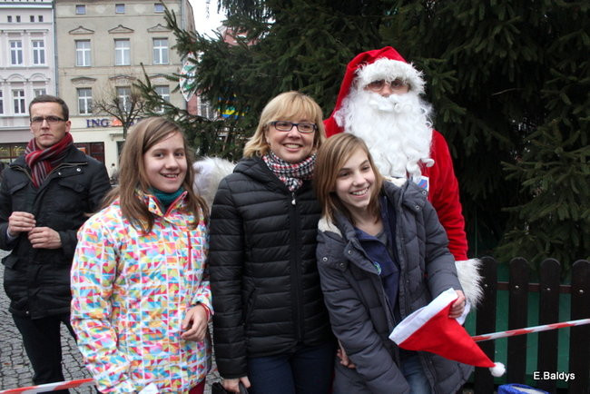 Choinka na rynku przybrana (zdjęcia)