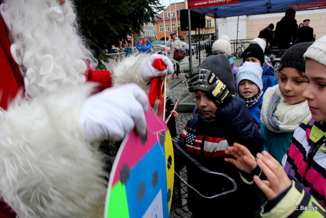 Choinka na rynku przybrana (zdjęcia)