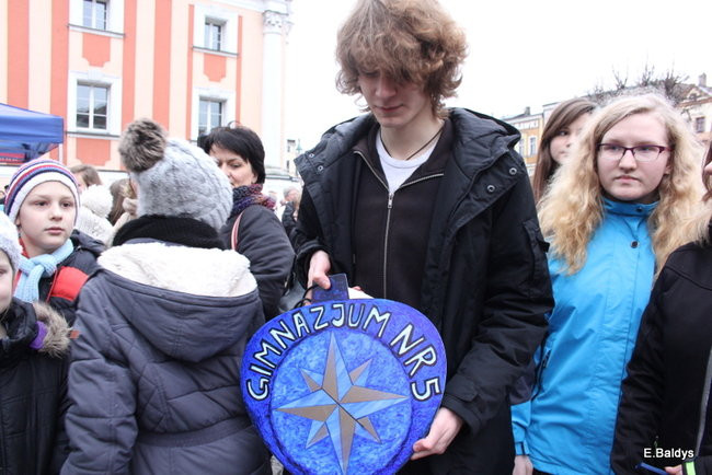 Choinka na rynku przybrana (zdjęcia)