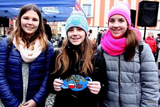 Choinka na rynku przybrana (zdjęcia)