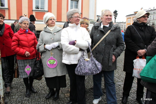 Choinka na rynku przybrana (zdjęcia)