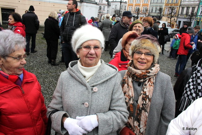 Choinka na rynku przybrana (zdjęcia)