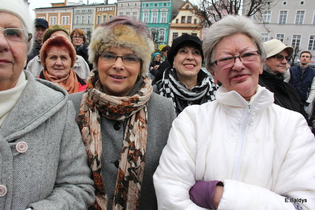 Choinka na rynku przybrana (zdjęcia)