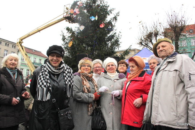 Choinka na rynku przybrana (zdjęcia)