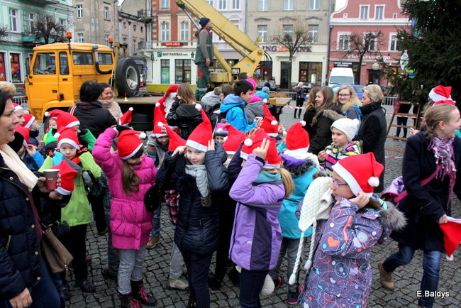 Choinka na rynku przybrana (zdjęcia)