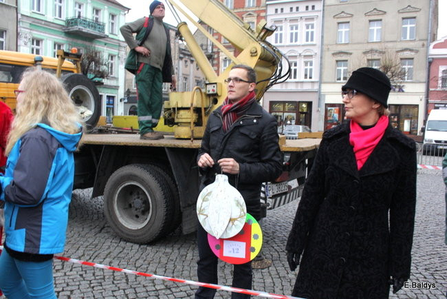 Choinka na rynku przybrana (zdjęcia)