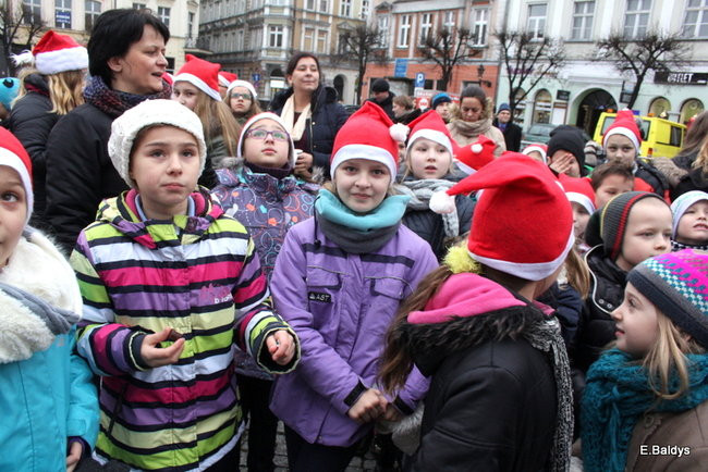 Choinka na rynku przybrana (zdjęcia)